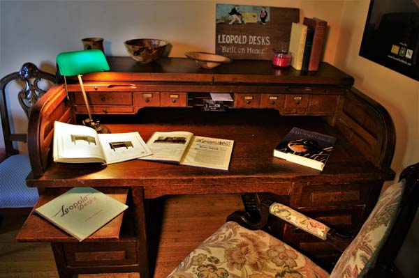 Leopold-Desk,-Look-Down,-Dr.jpg